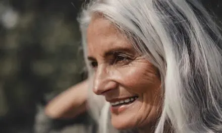 «La explicación científica detrás de las canas: Descubren el porqué de su aparición en el proceso de envejecimiento»