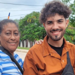 Joven vendedor en Ciego de Ávila devuelve teléfono extraviado por una maestra
